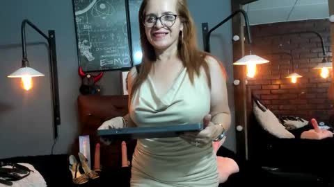Snapshot of samantha_mature56 chatting on 02/10/25, 01:55 Sam online show from 02/10/25, 01:55