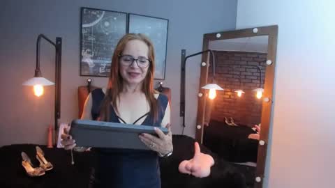 Snapshot of samantha_mature56 chatting on 03/12/25, 10:59 Sam online show from 03/12/25, 10:59