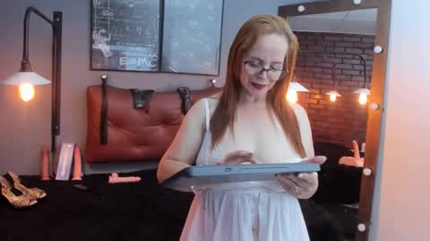 Snapshot of samantha_mature56 chatting on 03/12/25, 02:01 Sam online show from 03/12/25, 02:01