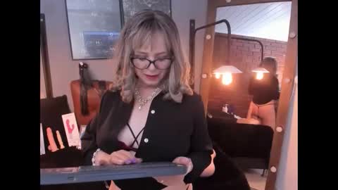 Snapshot of samantha_mature56 chatting on 09/10/25, 07:52 Sam online show from 09/10/25, 07:52