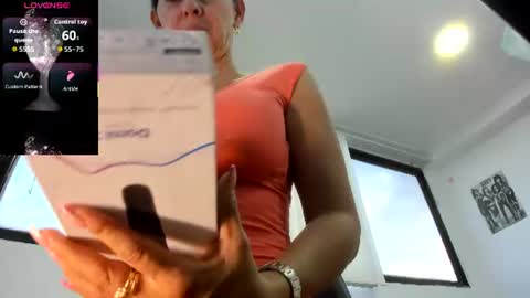 Snapshot of samantha_milfs chatting on 06/24/26, 11:20 samantha_milfs online show from 06/24/26, 11:20