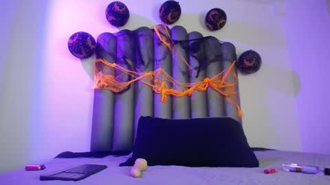 Snapshot of samantha_scottt chatting on 10/18/25, 10:10 samantha_scottt online show from 10/18/25, 10:10