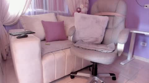 samantha_thompsoon online show from 06/05/26, 09:42