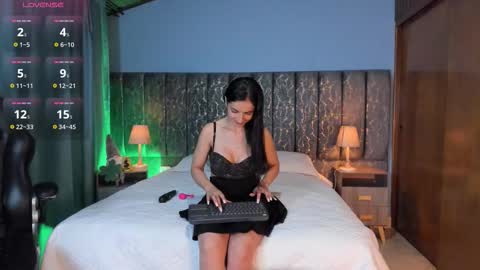 samantha_velle online show from 03/18/26, 02:09