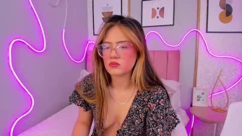 Alejandra  online show from 10/17/25, 12:08