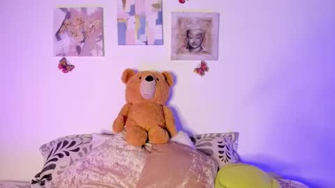 Samara is my name a pleasure delighted that you are here leave your thumb up it is important to me online show from 02/09/25, 09:06