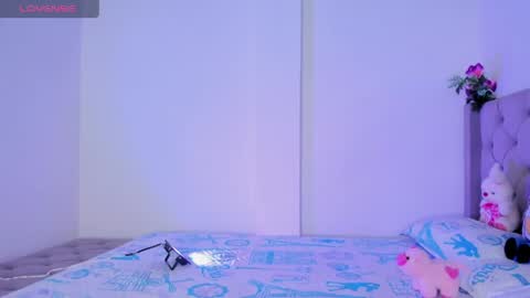 Samara is my name a pleasure delighted that you are here leave your thumb up it is important to me online show from 04/09/26, 03:50
