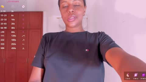 samaraa_smith1 online show from 04/23/26, 12:29