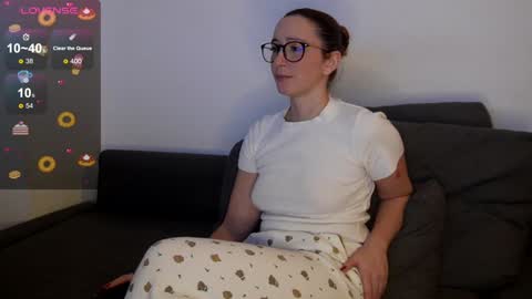 Snapshot of samarafromthewell chatting on 12/21/24, 12:42 Samara From The Well online show from 12/21/24, 12:42