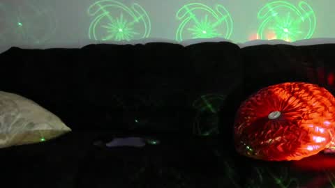 Yaya online show from 01/31/25, 01:02