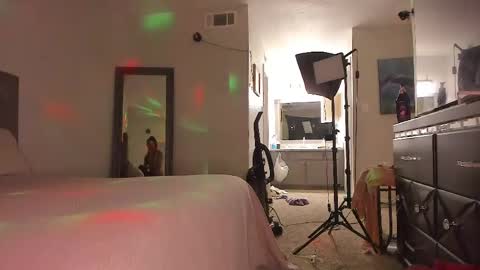 Yaya online show from 04/19/26, 12:04