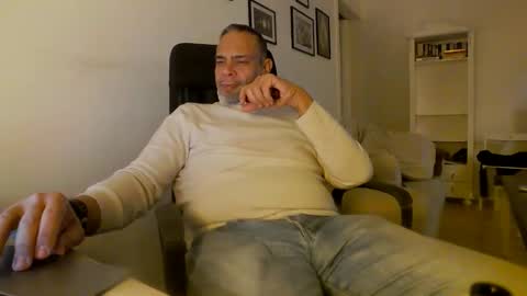 Sam online show from 01/11/25, 08:54