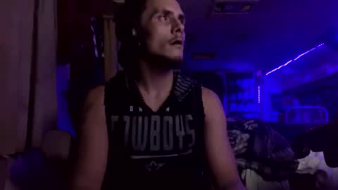 Snapshot of sameeed99 chatting on 11/19/25, 04:01 sameeed99 online show from 11/19/25, 04:01