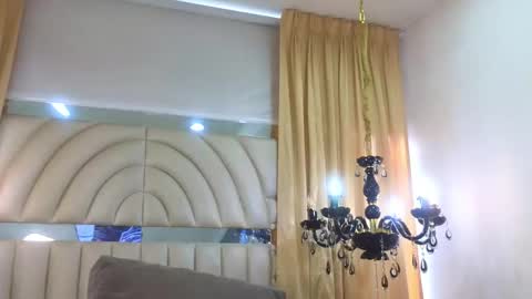 Snapshot of samevans_ chatting on 12/18/24, 05:21 Sam online show from 12/18/24, 05:21