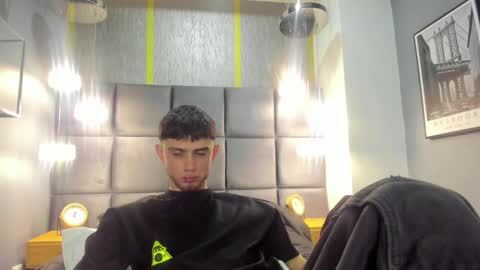 Snapshot of samevans_ chatting on 12/24/24, 06:06 Sam online show from 12/24/24, 06:06