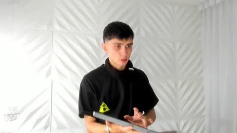 Snapshot of samevans_ chatting on 01/03/25, 12:30 Sam online show from 01/03/25, 12:30