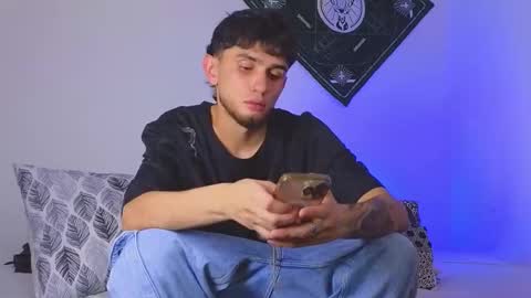 Snapshot of samevansx chatting on 11/08/25, 07:56 samevansx online show from 11/08/25, 07:56