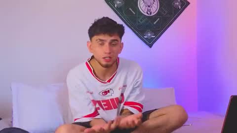 Snapshot of samevansx chatting on 11/27/25, 01:02 samevansx online show from 11/27/25, 01:02