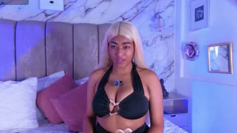 Samira online show from 04/23/26, 01:35