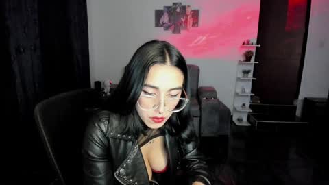 Snapshot of samismith77 chatting on 01/23/25, 01:08 SARA online show from 01/23/25, 01:08