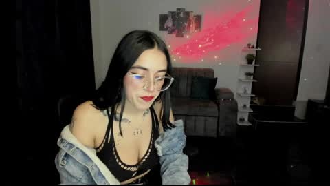 Snapshot of samismith77 chatting on 02/26/25, 01:32 SARA online show from 02/26/25, 01:32
