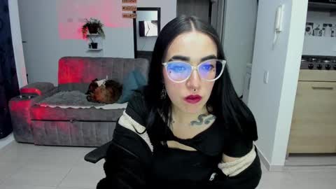 Snapshot of samismith77 chatting on 09/15/25, 12:43 SARA online show from 09/15/25, 12:43
