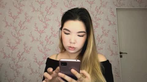 Snapshot of sammiesilvis chatting on 02/18/26, 09:27 Elina online show from 02/18/26, 09:27