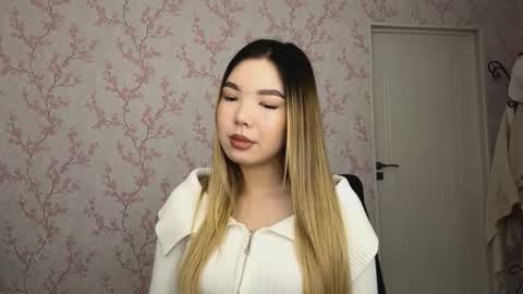 Snapshot of sammiesilvis chatting on 02/27/26, 07:41 Elina online show from 02/27/26, 07:41