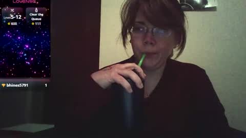 Snapshot of sammy_lyn chatting on 12/15/25, 06:01 Sam online show from 12/15/25, 06:01