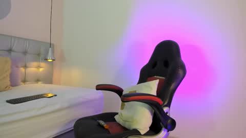 Axel online show from 02/21/25, 09:11