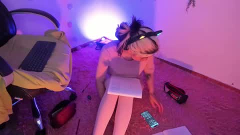   online show from 02/10/25, 09:04