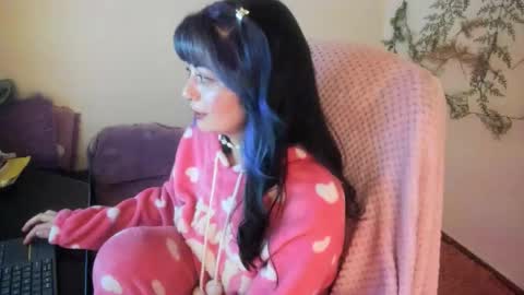   online show from 10/25/25, 06:32