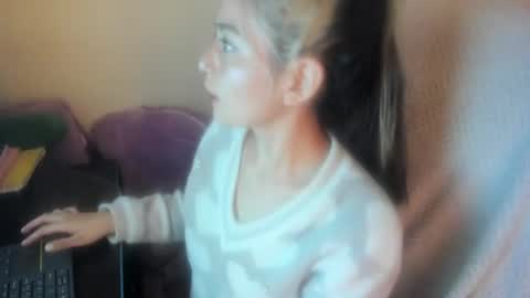Snapshot of sammysammy_ chatting on 06/18/26, 08:58 online show from 06/18/26, 08:58
