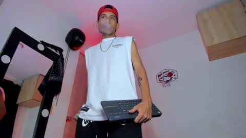 Snapshot of samuel_suarez chatting on 01/08/26, 01:41 online show from 01/08/26, 01:41