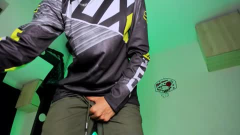 Snapshot of samuel_suarez chatting on 01/15/26, 11:19 online show from 01/15/26, 11:19