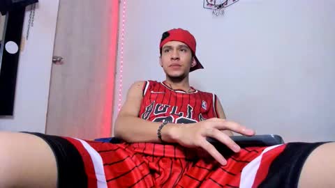 Snapshot of samuel_suarez chatting on 02/06/26, 07:45 online show from 02/06/26, 07:45