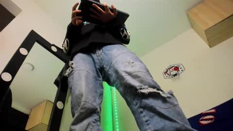 Snapshot of samuel_suarez chatting on 02/20/26, 05:04 online show from 02/20/26, 05:04