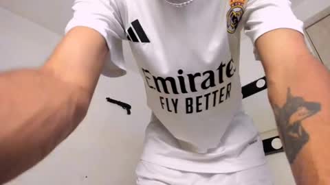 Snapshot of samuel_suarez chatting on 03/18/26, 12:58 online show from 03/18/26, 12:58