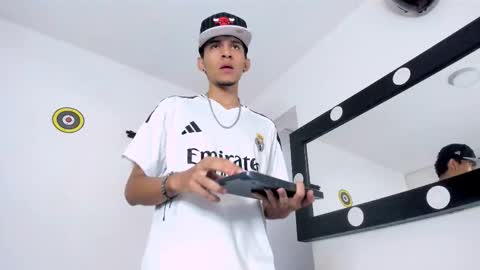 Snapshot of samuel_suarez chatting on 03/30/26, 11:28 online show from 03/30/26, 11:28