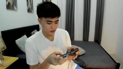 Snapshot of samuelangelo chatting on 11/04/25, 12:15 Sam online show from 11/04/25, 12:15