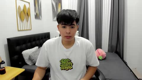 Snapshot of samuelangelo chatting on 05/10/26, 02:55 Sam online show from 05/10/26, 02:55