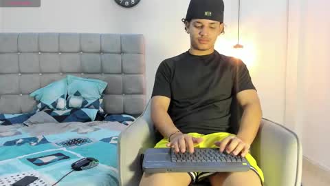 Snapshot of samxx_muscle chatting on 09/10/25, 01:44 samxx_muscle online show from 09/10/25, 01:44