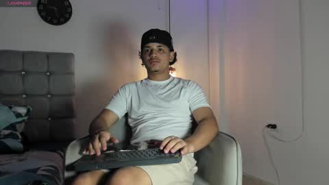 Snapshot of samxx_muscle chatting on 09/13/25, 02:28 samxx_muscle online show from 09/13/25, 02:28
