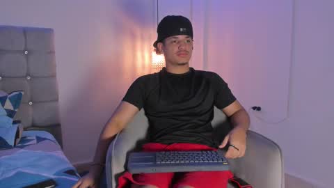 Snapshot of samxx_muscle chatting on 09/28/25, 01:49 samxx_muscle online show from 09/28/25, 01:49