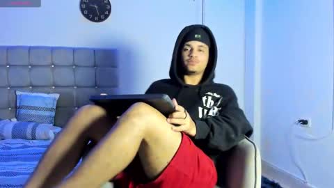 Snapshot of samxx_muscle chatting on 10/02/25, 04:25 samxx_muscle online show from 10/02/25, 04:25