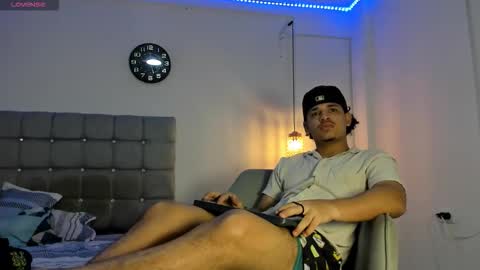 Snapshot of samxx_muscle chatting on 10/11/25, 02:37 samxx_muscle online show from 10/11/25, 02:37