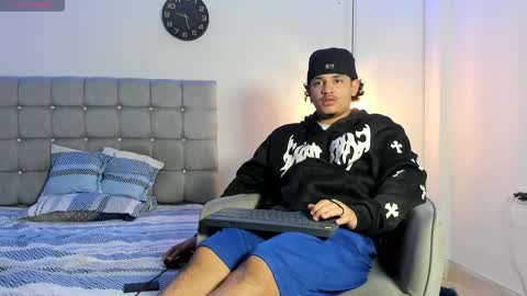 Snapshot of samxx_muscle chatting on 10/16/25, 02:29 samxx_muscle online show from 10/16/25, 02:29