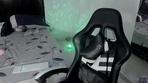 SamyHolbrook online show from 04/22/26, 02:18