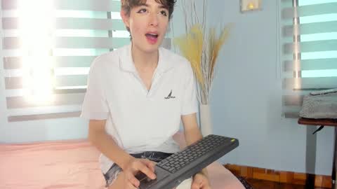 Snapshot of san_love_kh chatting on 02/11/25, 02:24 online show from 02/11/25, 02:24