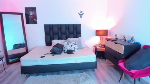 Snapshot of sander_mila chatting on 12/04/24, 03:37 MilaSander online show from 12/04/24, 03:37